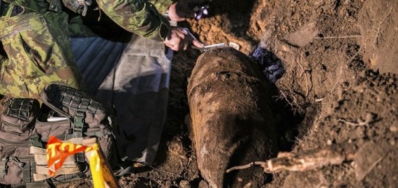 Karo inžinieriai: sprogmenų mūsų žemėje daug, todėl žmonėms patartina būti atidiems