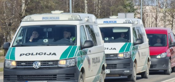 Girtųjų nuotykiai: vienas atsidūrė griovy, kitas siautėjo parduotuvėje