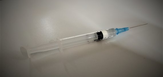 I. Šimonytė kviečia pranešti apie „AstraZeneca“ vakcinos poveikį, ramina, kad ji saugi