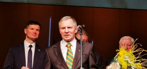 Nominacijoje „Už parlamentarizmo tradicijų puoselėjimą, pilietiškumo ir demokratijos skatinimą