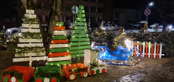 Juodupės bendruomenė vėl kviečia visus įsigyti eglutę vazone ir kartu papuošti miestelio aikštę