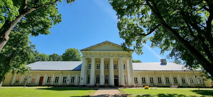 Rugsėjo 25 d. Salų dvaro kūrybos ir laisvalaikio rezidencijoje - kino šeštadienis