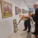 Pro bibliotekos langus žvelgia E. Raugo peizažai (foto)