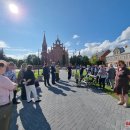 Keliautojas jau namuose: D. Mikalkėnui užkabintas ąžuolo vainikas ir iškeptas kelio formos tortas (foto+video)