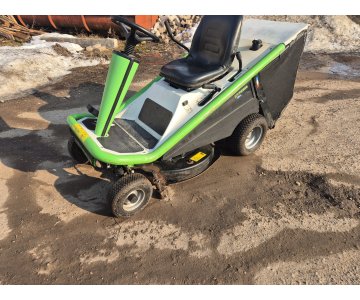 Sėdima žoliapjovė