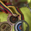 A. Aleliūnas įrodė: taikliai akiai nesvarbu, kas rankose – šautuvas ar lankas (foto)