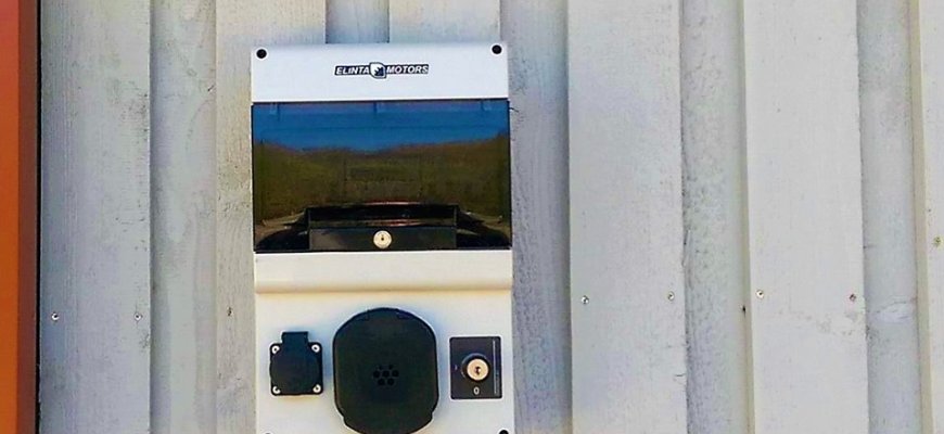 Ilzenbergo dvaras žengė rimtą žingsnį tausojant gamtą – įrengė elektromobilio krovimo stotelę