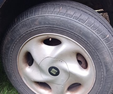 „Seat Alhambra“ lengvojo lydinio ratai su padangomis