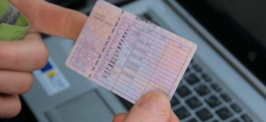Pirmasis vairuotojo pažymėjimas – trejiems metams