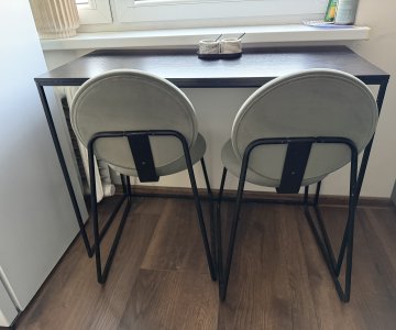 Stalas su kėdėmis
