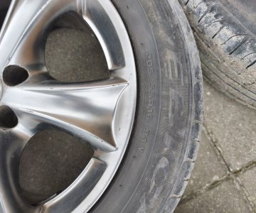 „Toyota Avensis“ lengvojo lydinio ratlankiai su vasarinėmis padangomis 