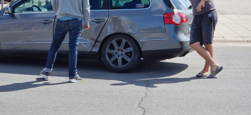 Nepriklausomybės aikštėje susidūrė automobiliai (video+foto)