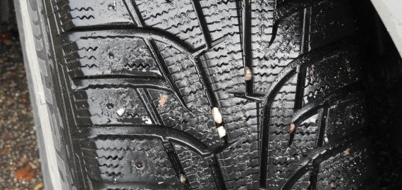Šaltojo sezono grėsmės kelyje: nepastebimas „juodasis ledas“