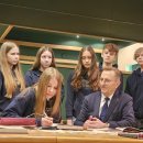 Kelionė į Lietuvos valdžios užkulisius: moksleiviai pažino Seimo darbą (video+foto)