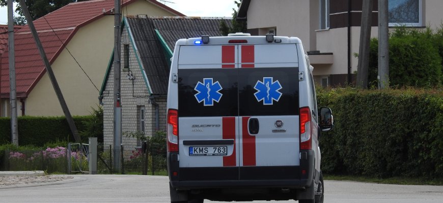 Gydytojai kreipiasi į šalies visuomenę, prašydami virusui plintant pagyventi ramiau