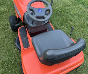 „Husqvarna LTH 151“