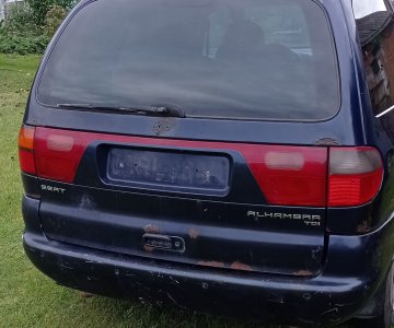 „Seat Alhambra“ dalimis