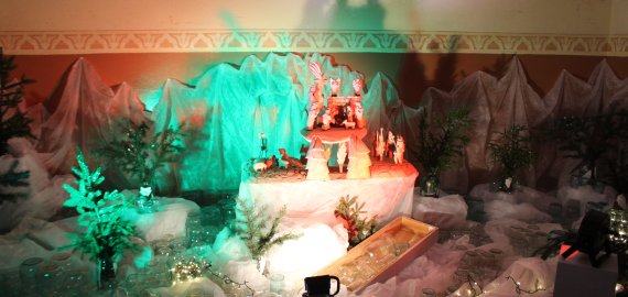 Kamajų bažnyčioje – prakartėlė: apie tuščią indą, raudoną kilimą ir žmogiškąjį orumą