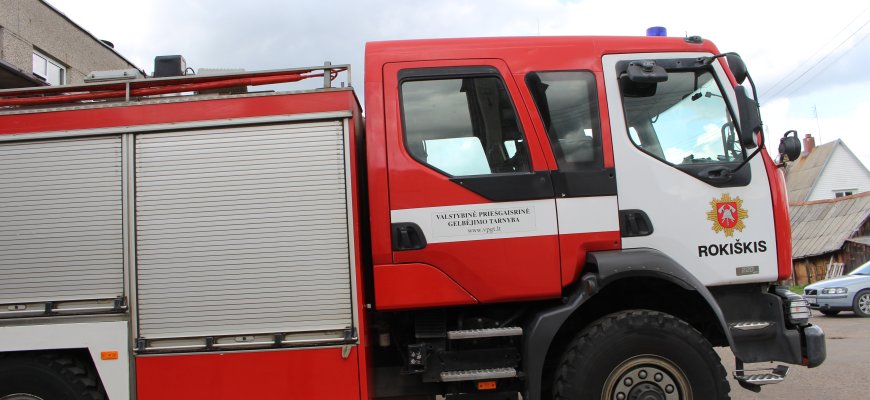 Kamine degė suodžiai