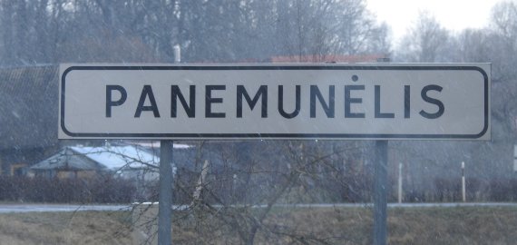 Užklimpo tarnybinis automobilis