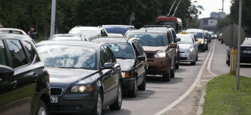 Siūlo naują planą: atsisakiusiems senų ir taršių automobilių išmokės kompensaciją