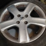 „Peugeot“ aliuminiai ratai su vasarinėmis padangomis