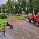 Į miesto mokyklas – naujais takeliais, centre – rekonstruotu aikštės grindiniu