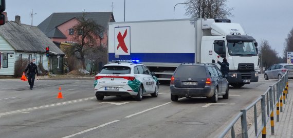 Eismo įvykis sankryžoje prie didžiosios Rokiškio Maximos (video)