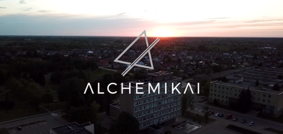 Ant Rokiškio savivaldybės stogo - PALEX Amor, vokalistės Jovitos ir Alchemikų pasirodymas, skirtas akcijai „Ačiū, Lietuva“ (video)