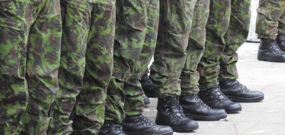 Nuo penktadienio ryto kariuomenė išeina į miestų gatves