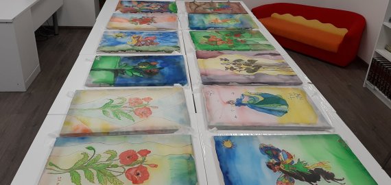 Vaikų ir jaunimo skyriuje įvyko kūrybinės dirbtuvėlės „Rudeninės šilko spalvos“