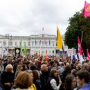 Sostinėje vyksta protestas prieš valdančiąją koaliciją: tūkstantinė minia susirinko prie Seimo