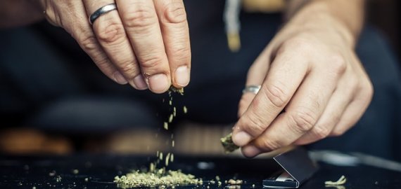 Patikrinus jauną vyrą rastos, galimai narkotinės, medžiagos