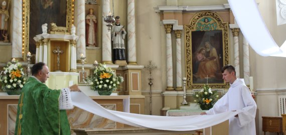 Naujas altorius Pandėlio bažnyčioje – iš sutaupytų lėšų (video +foto)