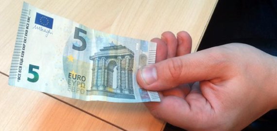 V. Žukauskas. Minimalios algos rebusas