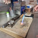 „Adriic“ juvelyrika (į)kūrėja K. Falk kartu su papuošalais žmonėms nori dovanoti jausmą