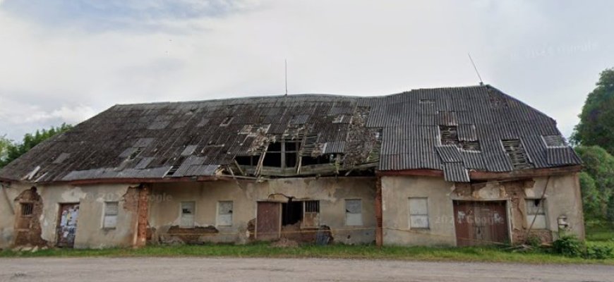 Panemunėliečių džiaugsmui su žemėmis sulygintas pastatas-vaiduoklis