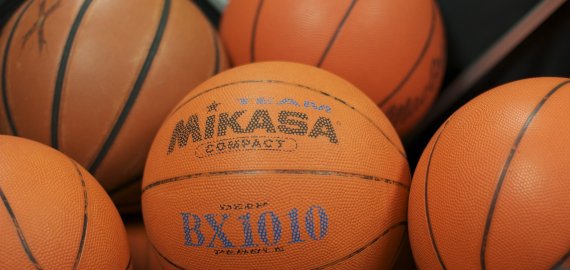 Krepšinio rungtynės Rokiškio rajono kūno kultūros ir sporto centre