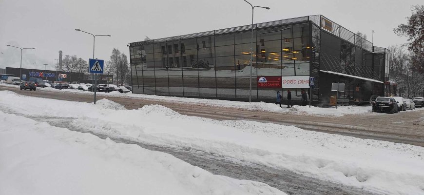 Perėjoje prie „Topo centro“ automobilis kliudė vaiką