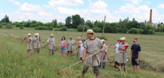 Birželio 12 dieną  Konstantinavoje - „Pirmosios pradalgės