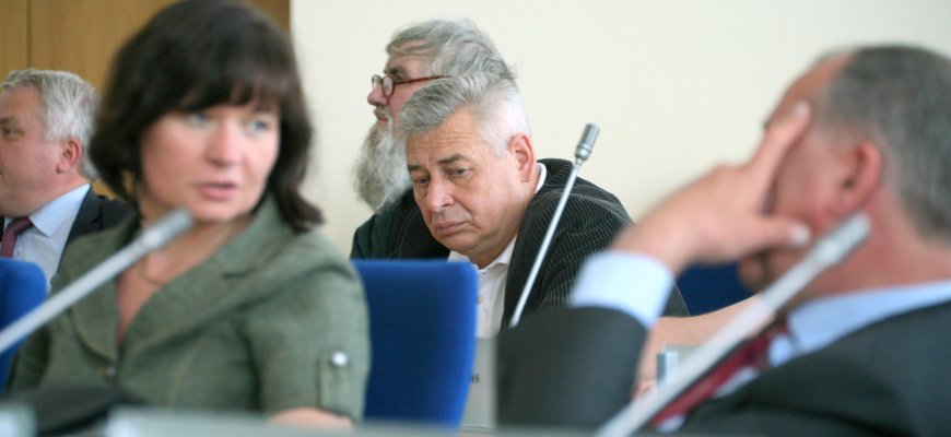 Rajono tarybos narys neteko prabangaus visureigio