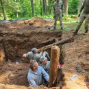 Kedena istorijos klodus – dar kartą atstatytas Obelių šile esantis partizanų bunkeris (foto)