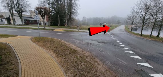 Pėsčiųjų tako link Rokiškio dvaro Ąžuolų gatvėje dar teks palaukti