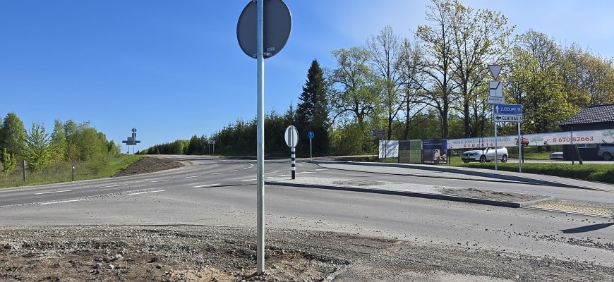 Darbai Bajorų sankryžoje jau užbaigti, tik raudonos juostelės dar nekerpa (foto)
