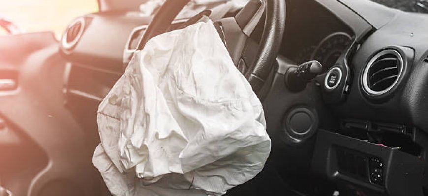 Saugos pagalvių klastotojų įžūlumas pribloškė: turėjo produkcijos tūkstančiams Lietuvoje važinėjančių automobilių