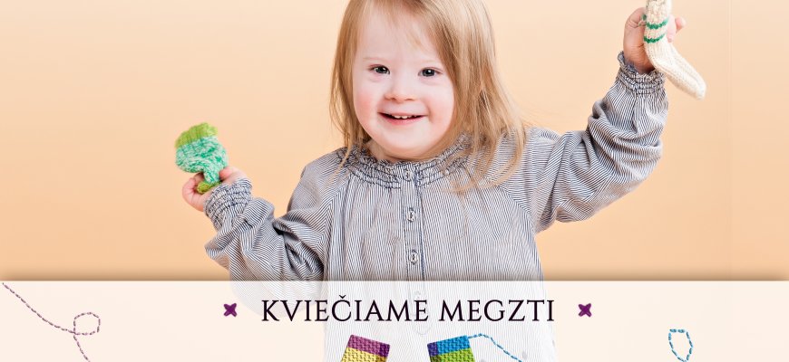 Skirtingos vienos poros kojinytės - išreikštas palaikymas žmonėms su Dauno sindromu