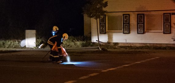 Respublikos gatvėje ugniagesiai likvidavo avarijos padarinius (video+foto)