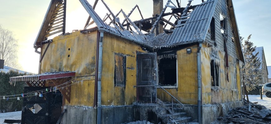 Prašo pagalbos: gaisras pasiglemžė namus