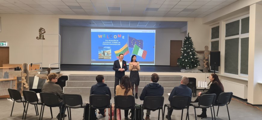 Italai mokėsi iš lietuvių: delegacija lankėsi J. Tūbelio progimnazijoje ir RPMC 