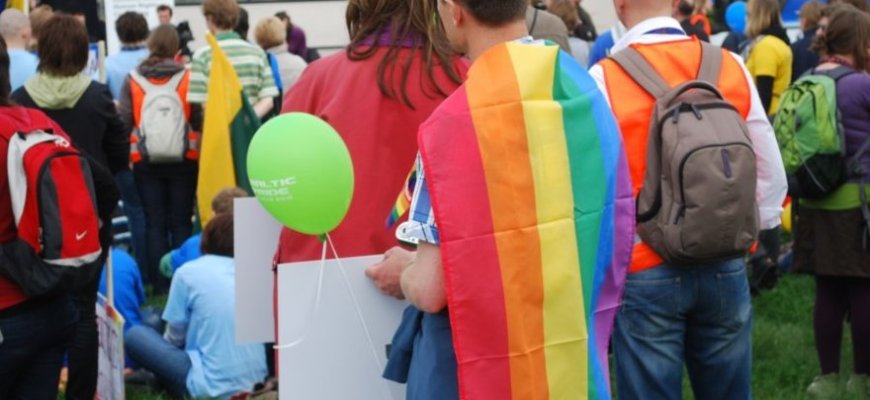 Apklausa: kokia jūsų nuomonė apie tos pačios lyties santuokas?